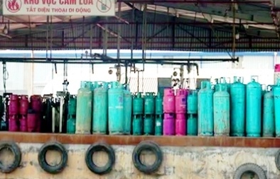 Công ty Điện Quang  sang chiết gas trái phép?
